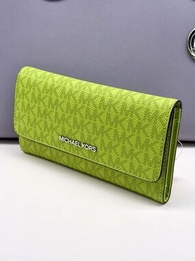Michael Kors Jet Set Travel Signature Logo Tri-Fold Wallet Lime